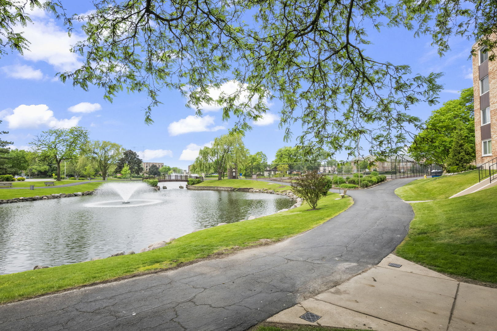 1103 S Hunt Club Drive #126, Mount Prospect, IL 60056