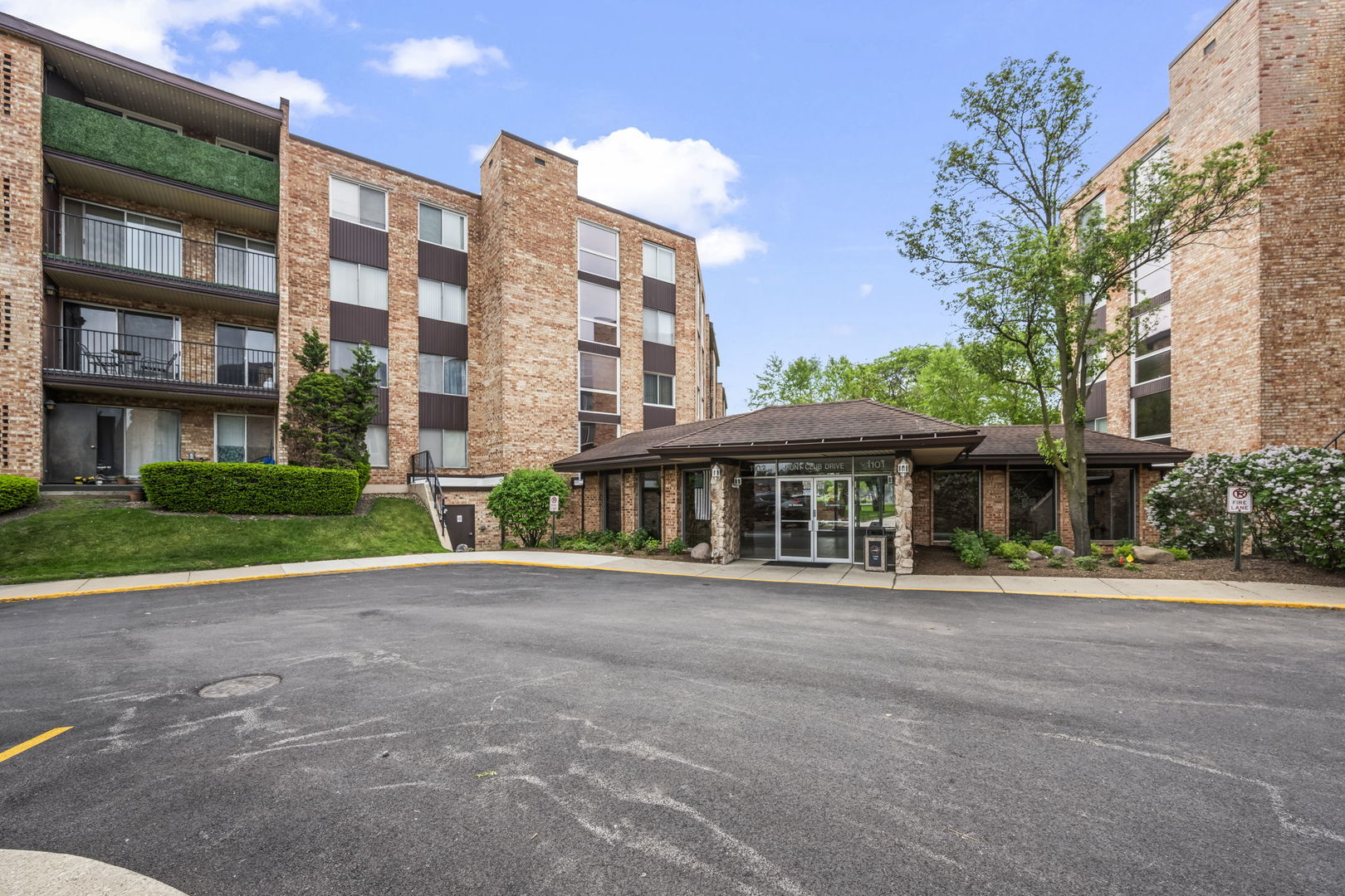 1103 S Hunt Club Drive #126, Mount Prospect, IL 60056