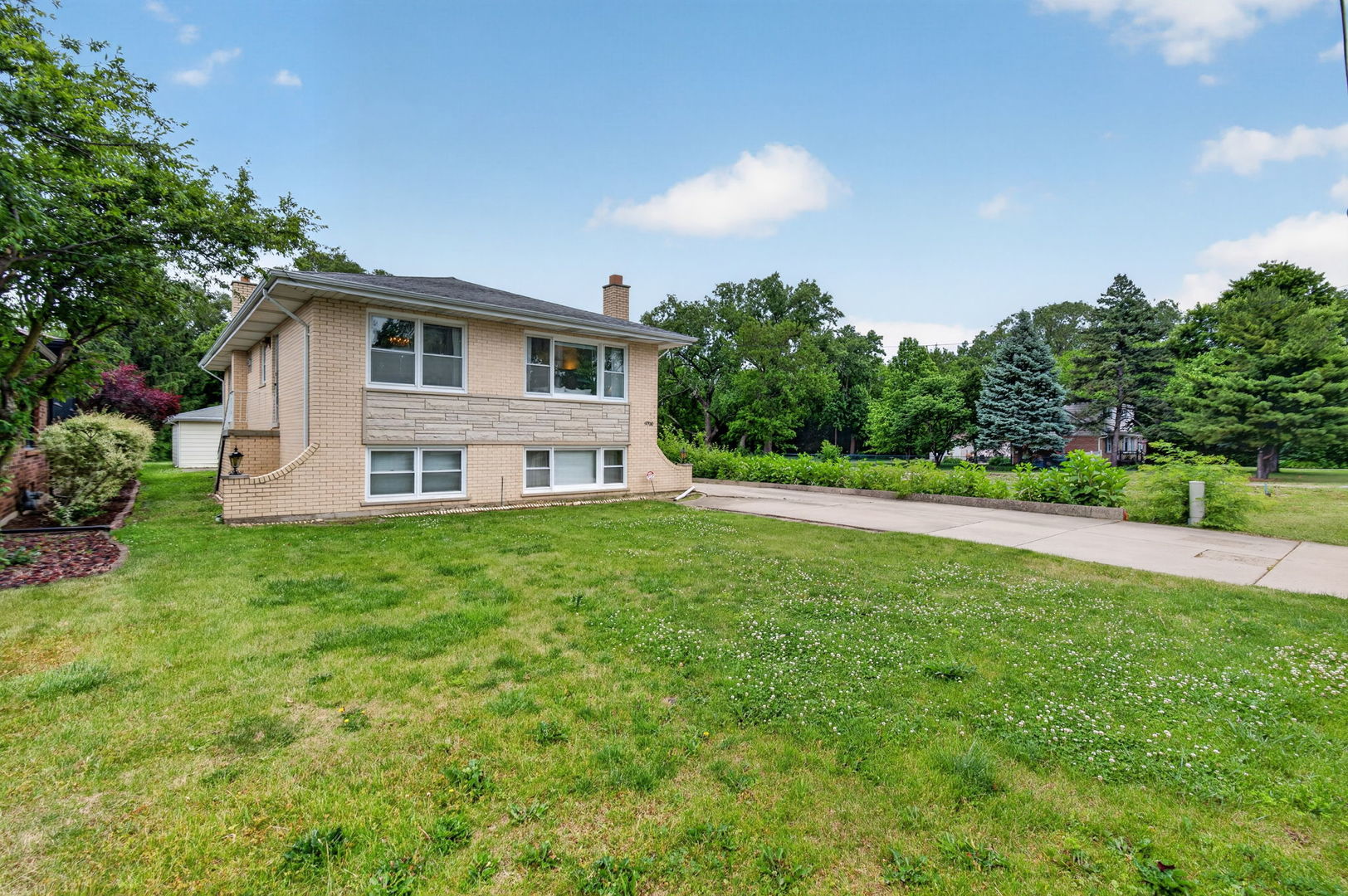 9700 W 58th Street, Countryside, IL 60525