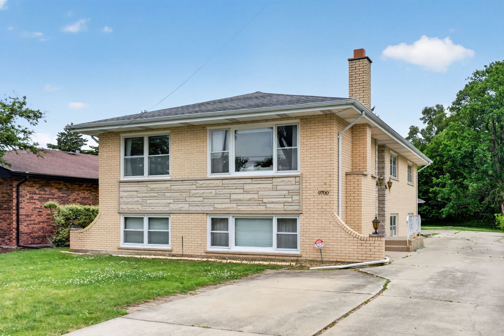 9700 W 58th Street, Countryside, IL 60525
