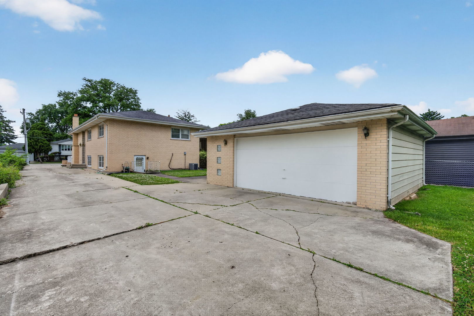 9700 W 58th Street, Countryside, IL 60525