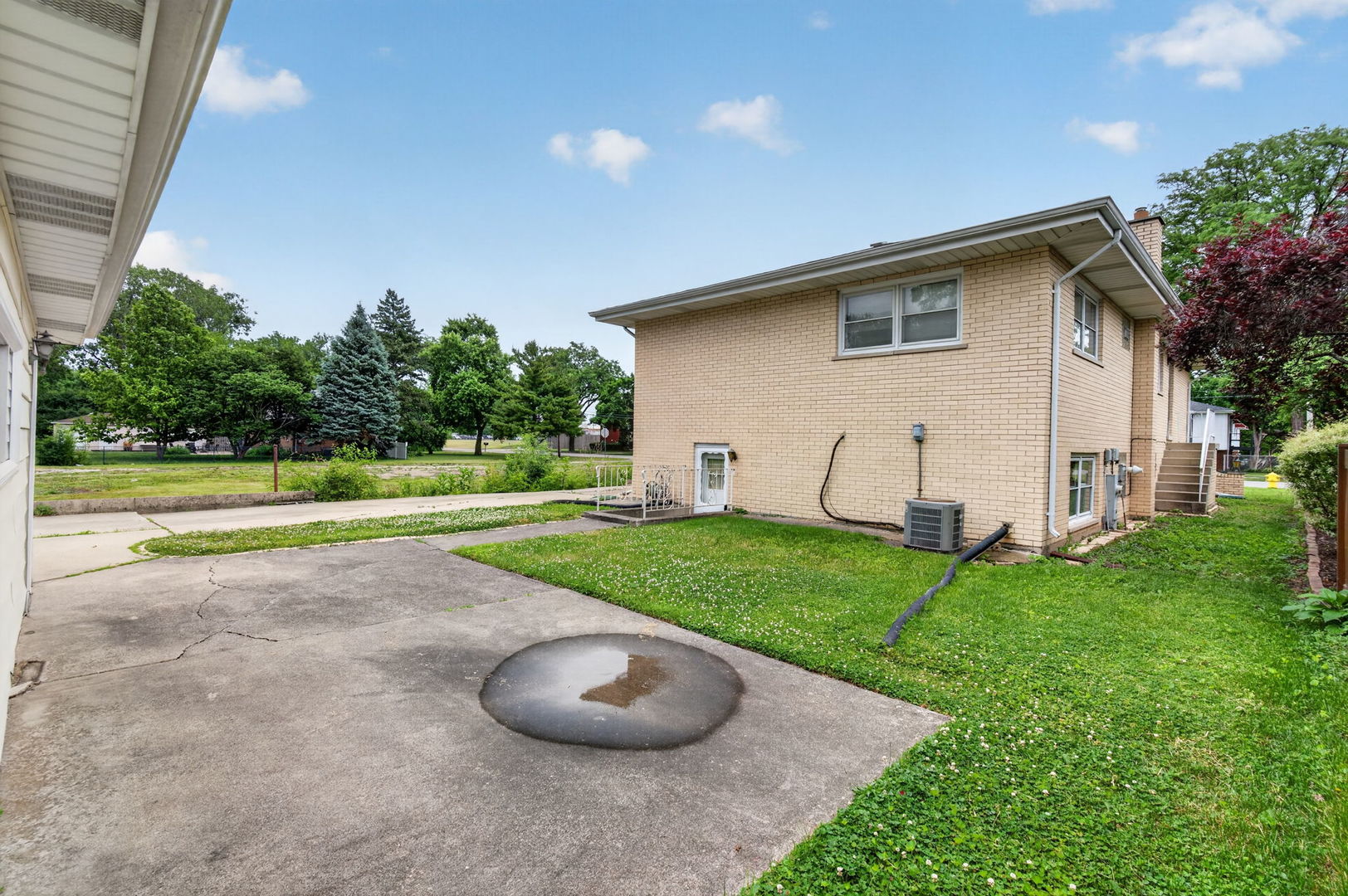 9700 W 58th Street, Countryside, IL 60525