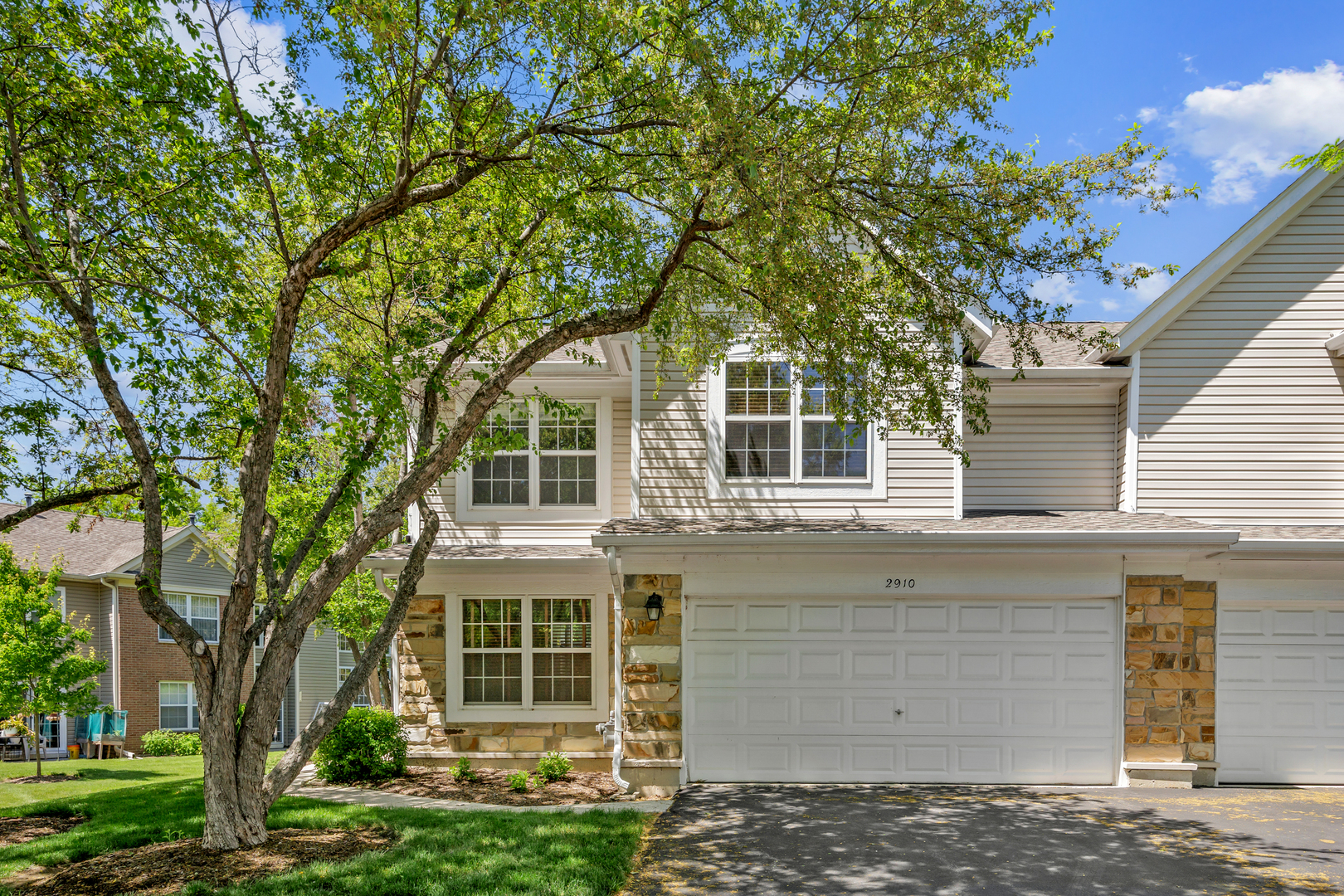 2910 BELLE Lane #2910, Schaumburg, IL 60193