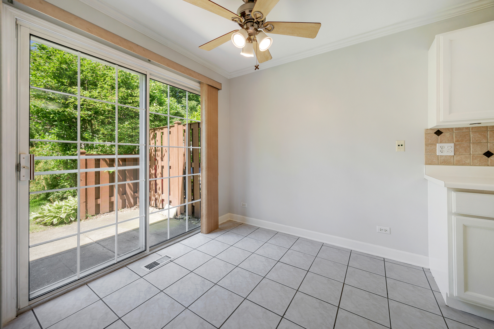 2910 BELLE Lane #2910, Schaumburg, IL 60193