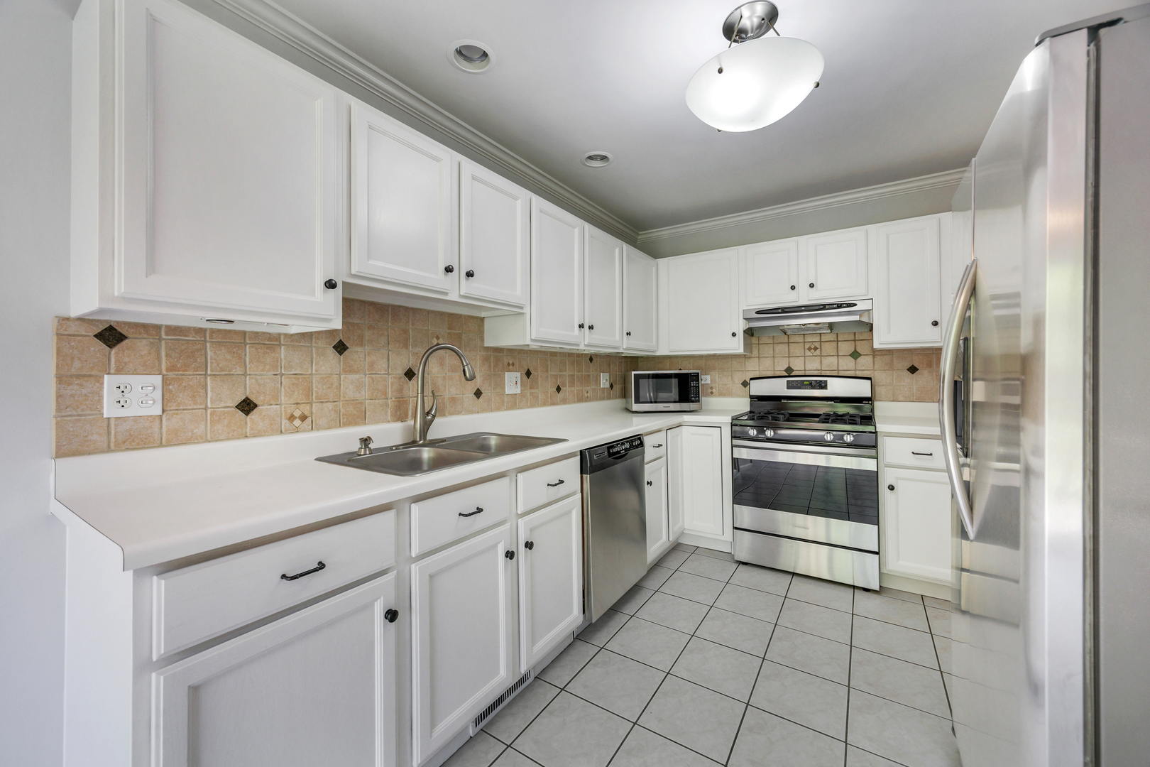 2910 BELLE Lane #2910, Schaumburg, IL 60193