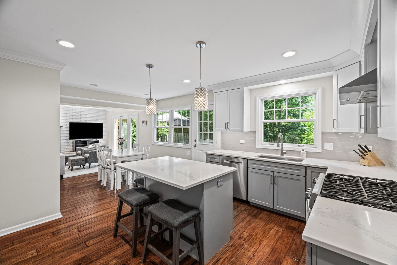 627 S Patton Avenue, Arlington Heights, IL 60005