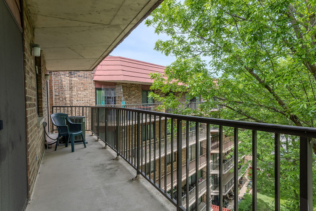 35 S Baybrook Drive #611, Palatine, IL 60074