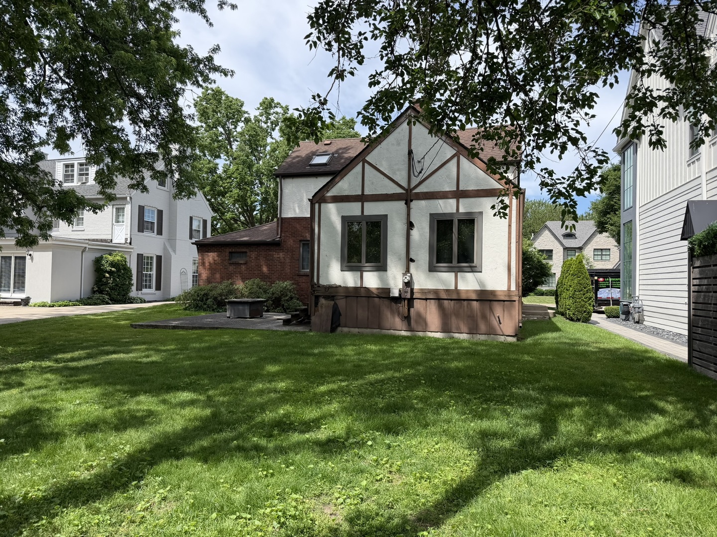165 S Fairview Avenue, Elmhurst, IL 60126