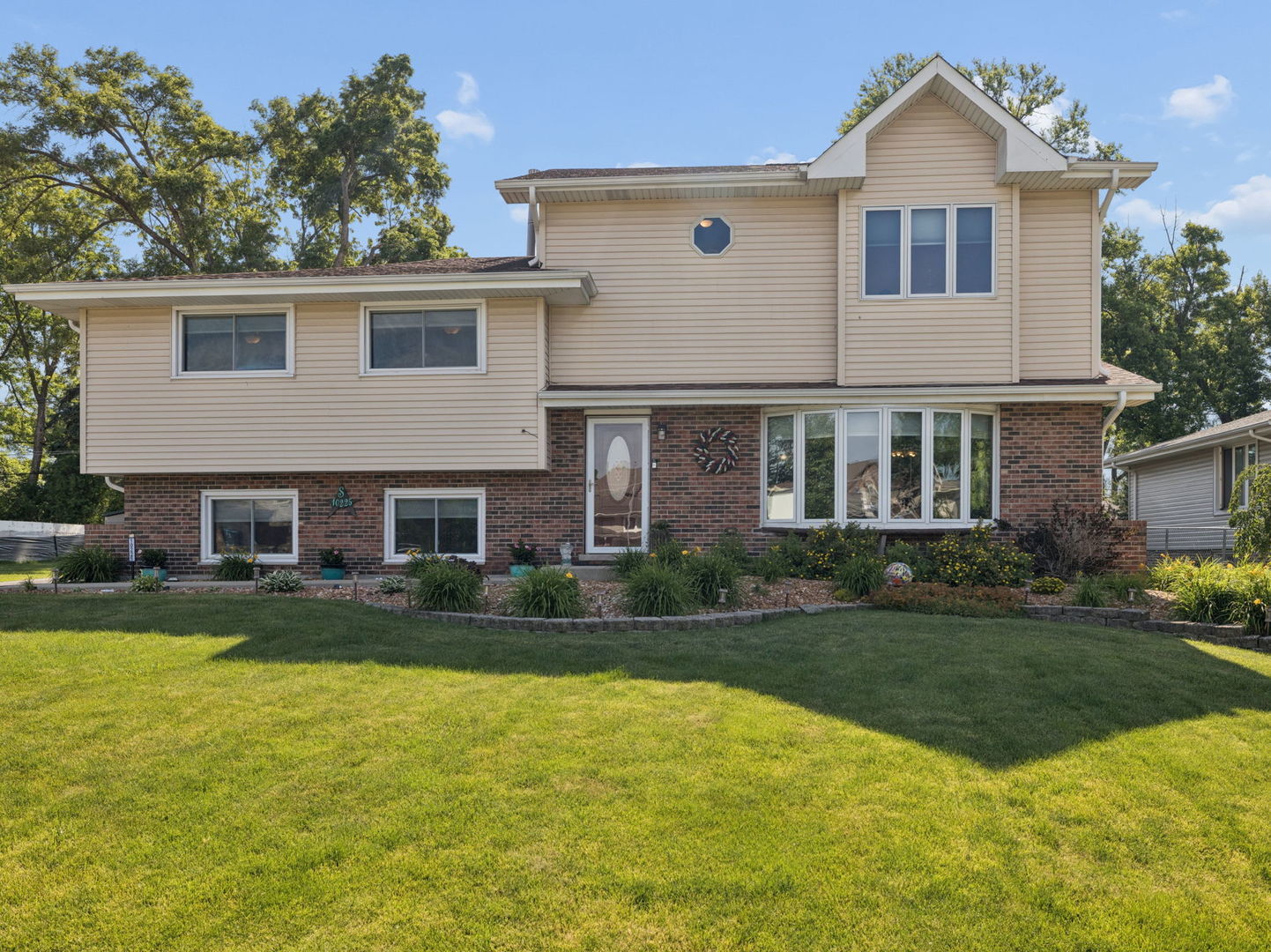 10225 S 86th Court, Palos Hills, IL 60465