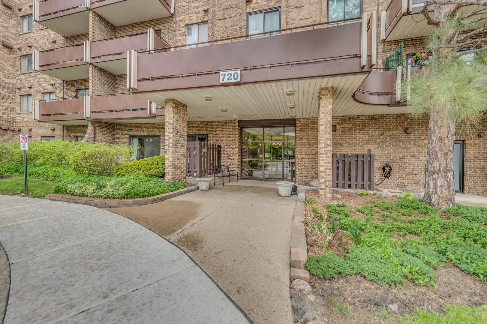 720 Wellington Avenue #307, Elk Grove Village, IL 60007
