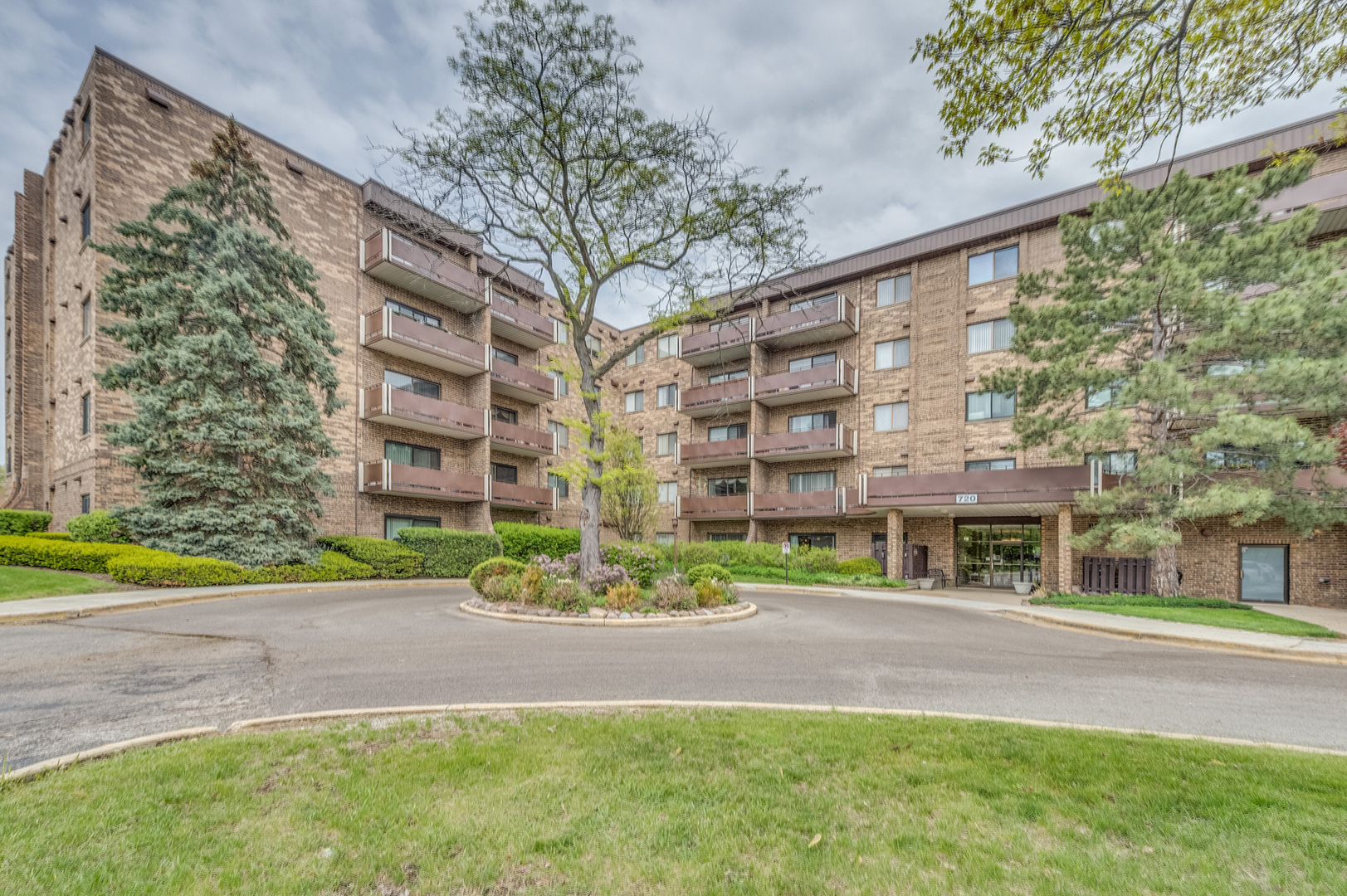 720 Wellington Avenue #307, Elk Grove Village, IL 60007