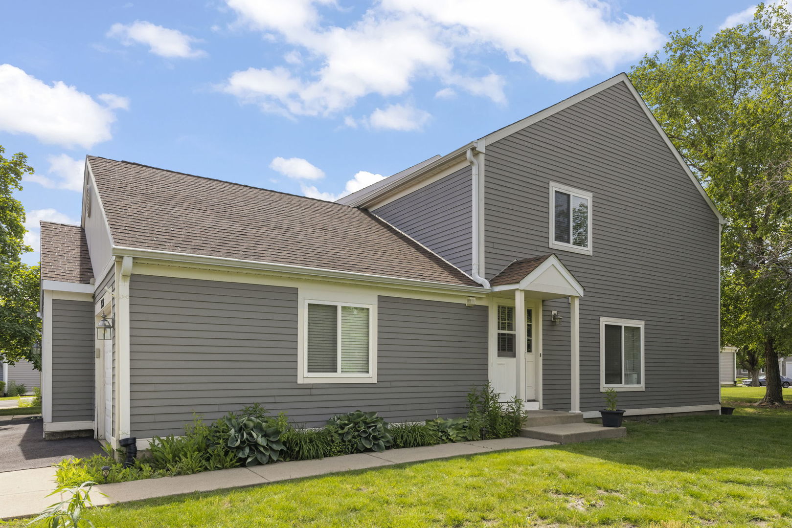 2736 Prairieview Lane #1, Aurora, IL 60502
