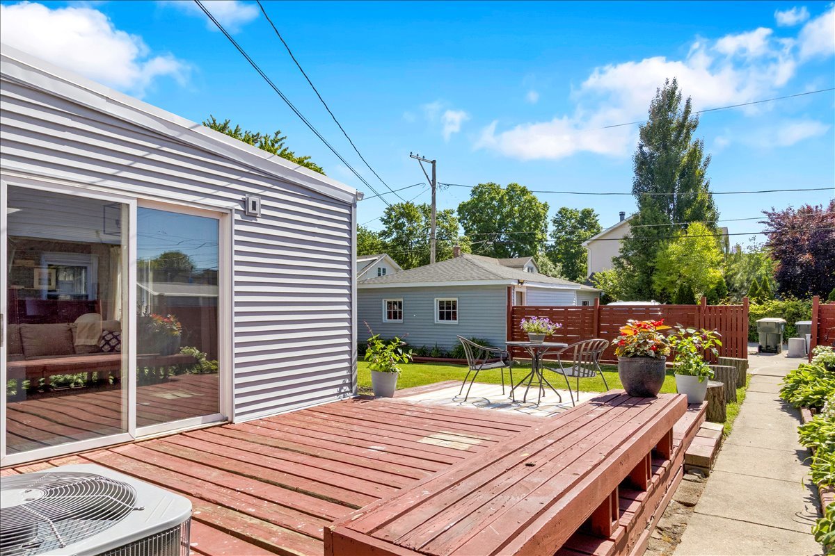 8655 Fernald Avenue, Morton Grove, IL 60053