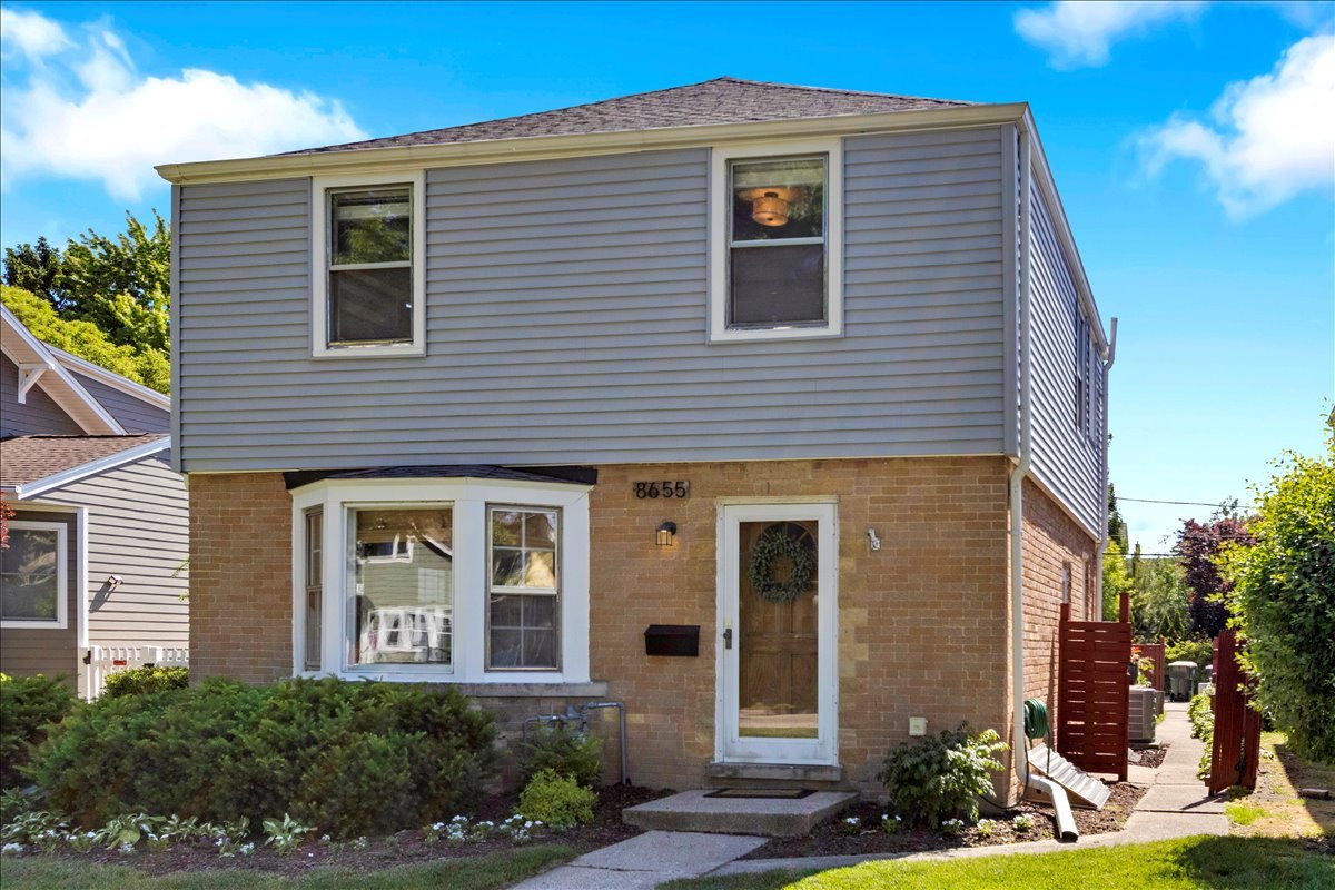 8655 Fernald Avenue, Morton Grove, IL 60053