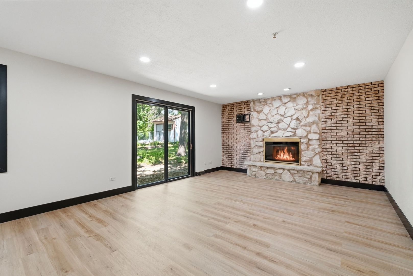 8800 W 104th Street, Palos Hills, IL 60465