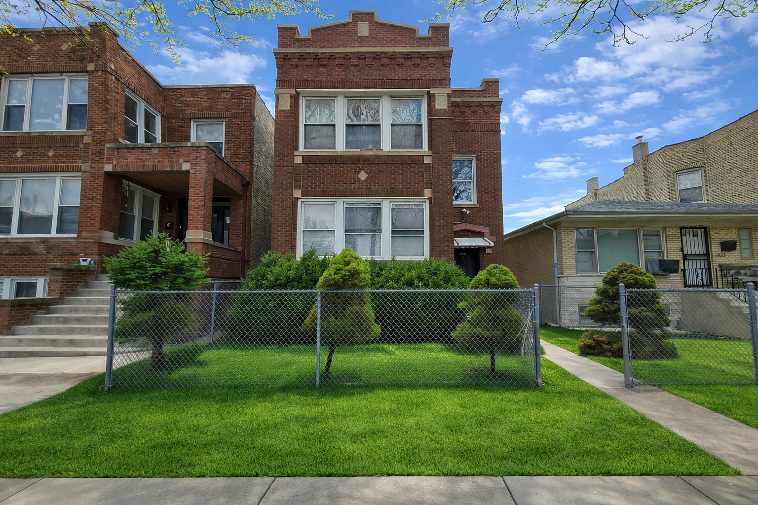 3008 N DAVLIN Court, Chicago, IL 60618