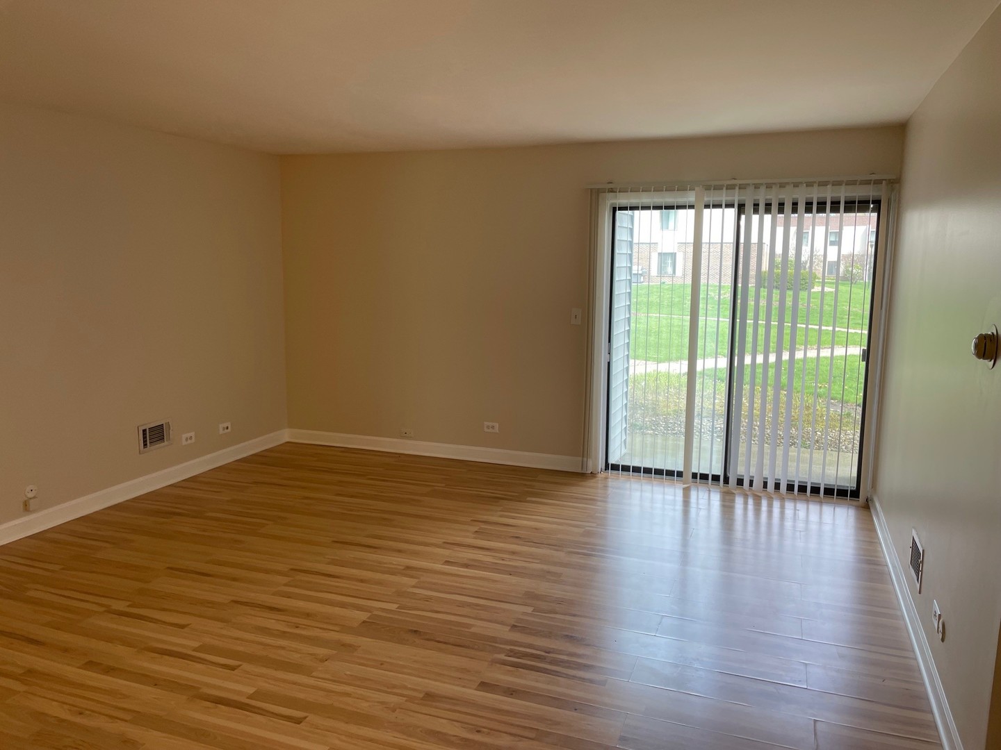 7373 Blackburn Avenue #104, Downers Grove, IL 60516