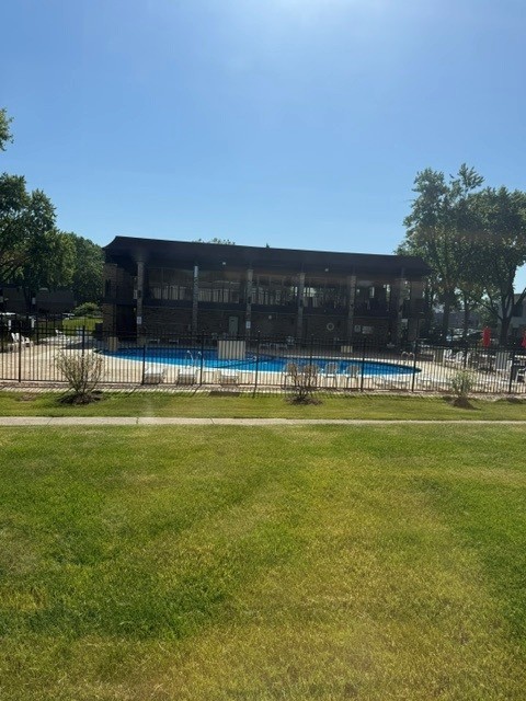 7373 Blackburn Avenue #104, Downers Grove, IL 60516