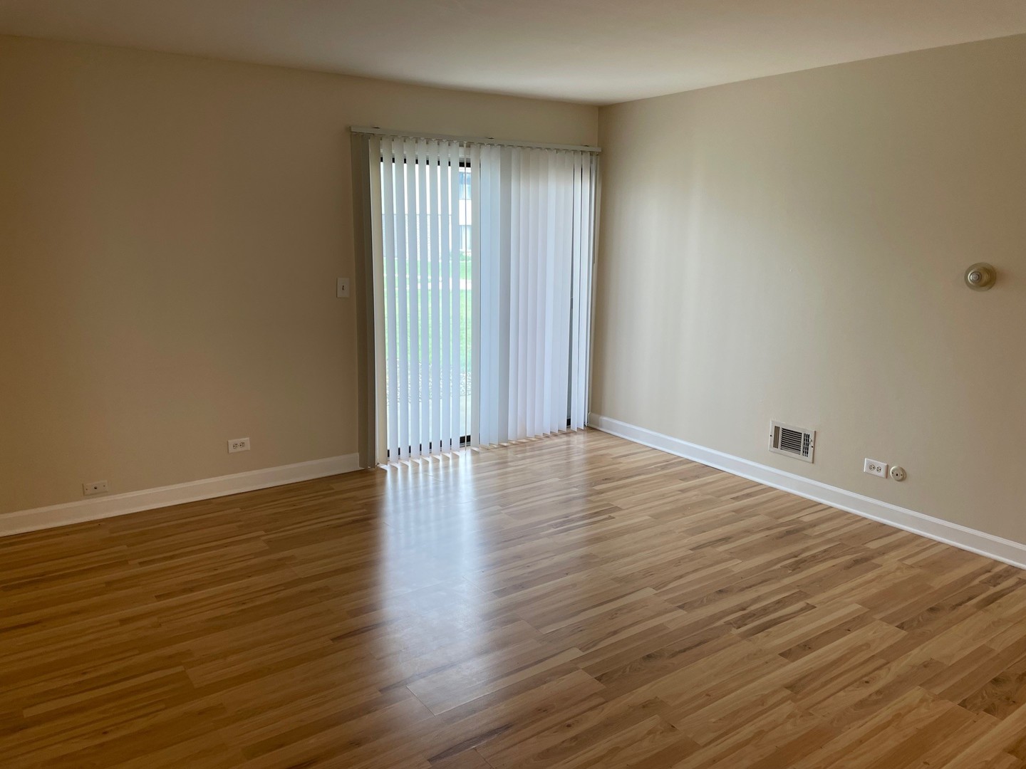 7373 Blackburn Avenue #104, Downers Grove, IL 60516