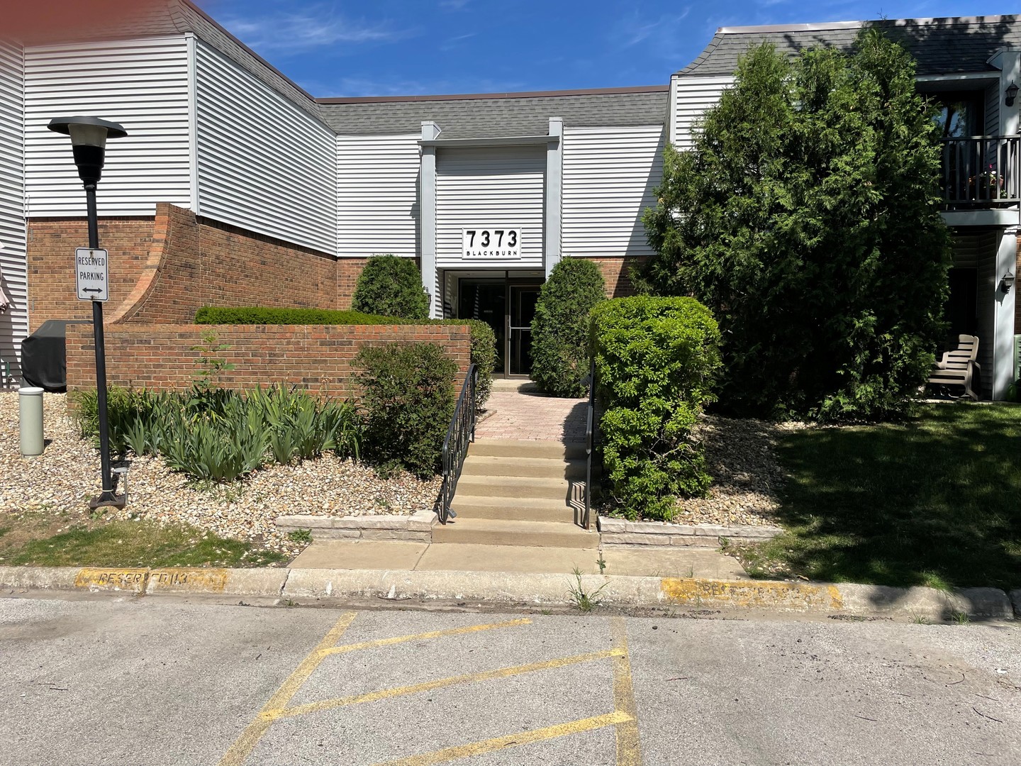 7373 Blackburn Avenue #104, Downers Grove, IL 60516