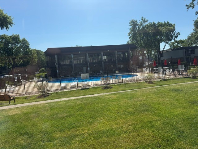 7373 Blackburn Avenue #104, Downers Grove, IL 60516
