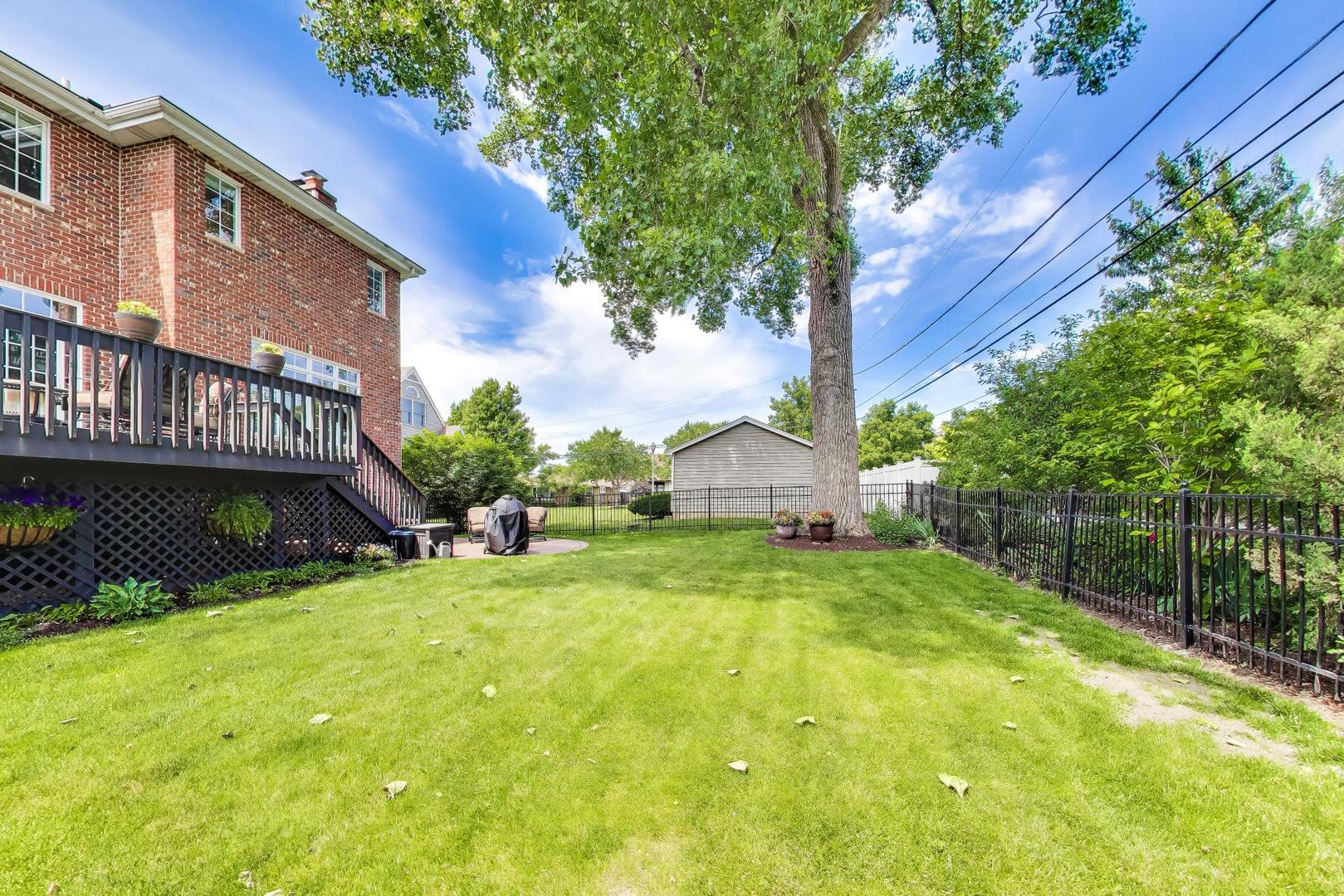 909 S Cambridge Avenue, Elmhurst, IL 60126