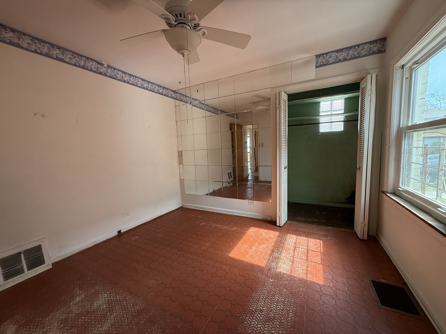 8842 S Cregier Avenue, Chicago, IL 60617