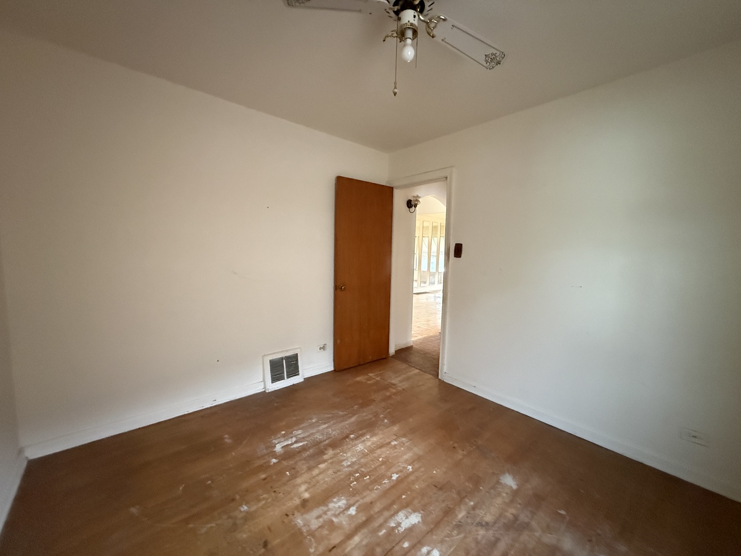 8842 S Cregier Avenue, Chicago, IL 60617