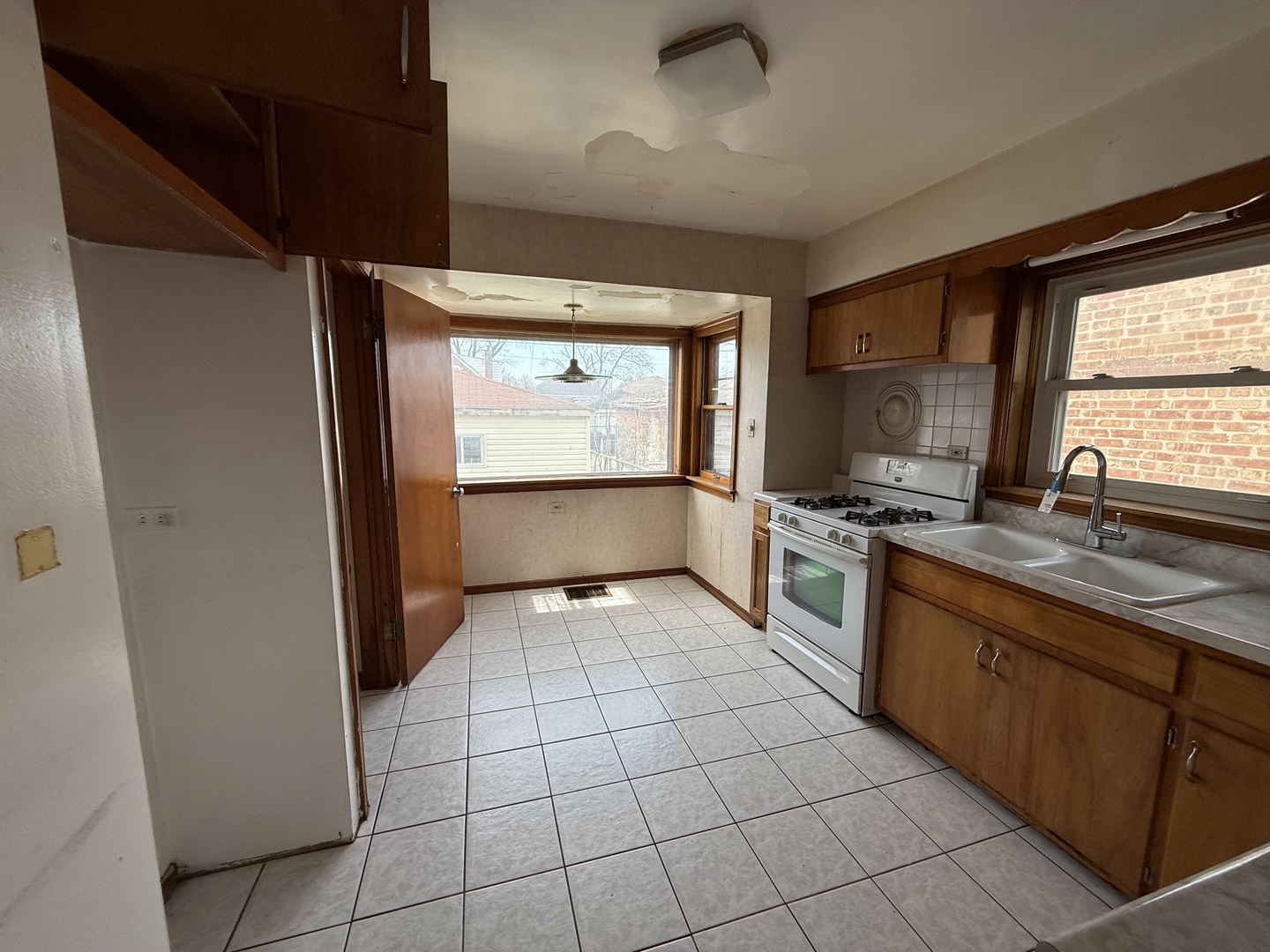 8842 S Cregier Avenue, Chicago, IL 60617