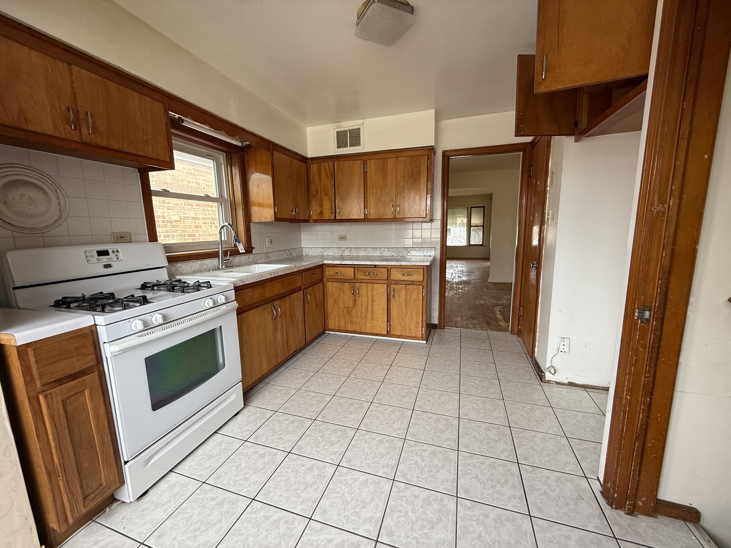 8842 S Cregier Avenue, Chicago, IL 60617