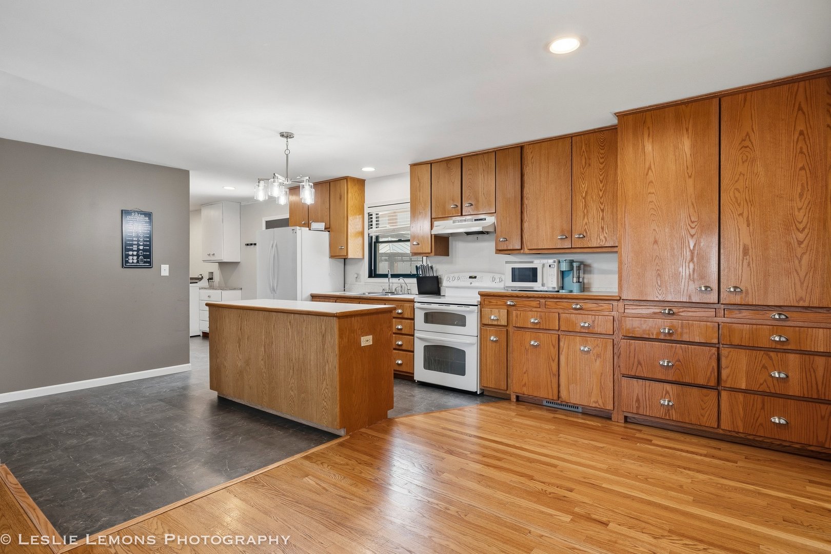 8705 E Pine Bluff Road, Coal City, IL 60416