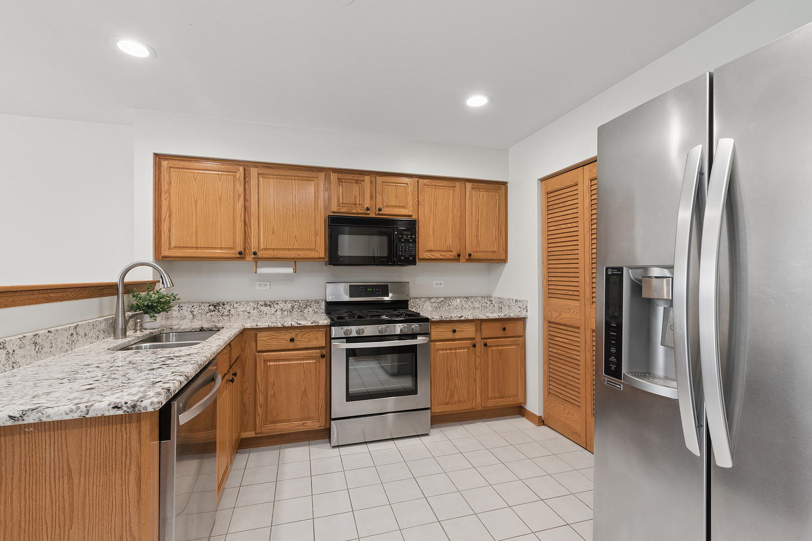 2772 Whitlock Drive, Darien, IL 60561