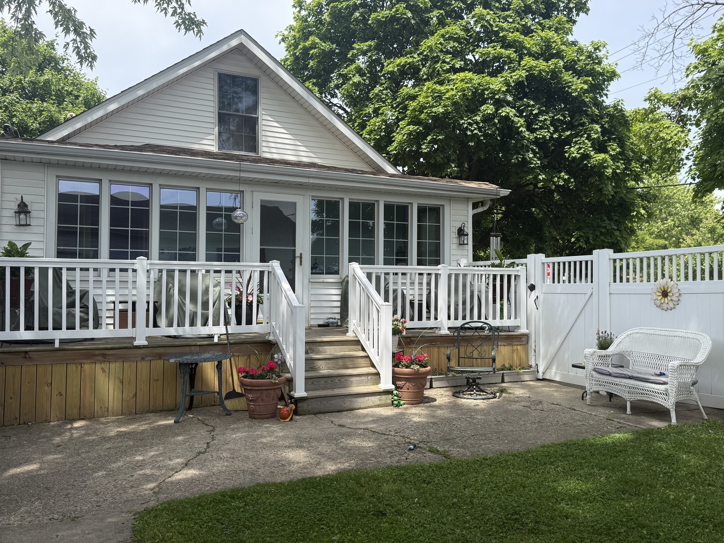 2701 Harrison Place, Waukegan, IL 60085