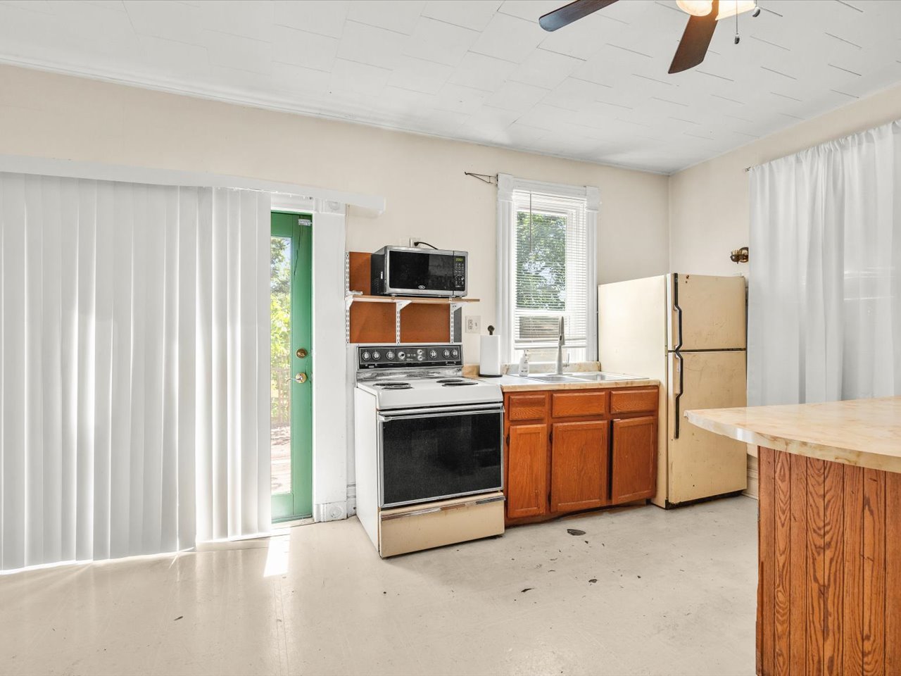 927 E Lincoln Avenue, Belvidere, IL 61008