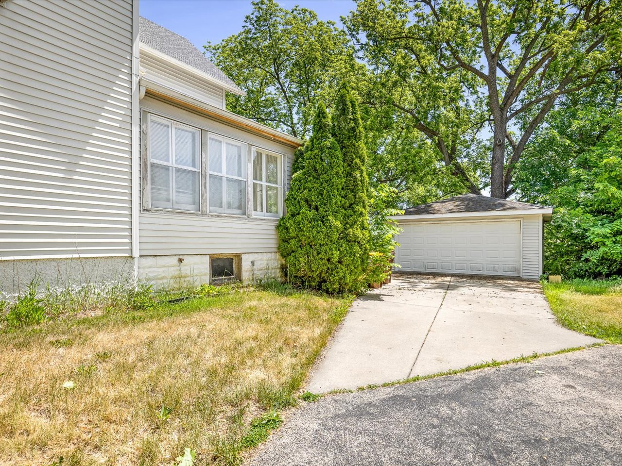 927 E Lincoln Avenue, Belvidere, IL 61008