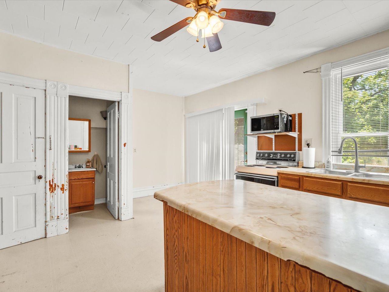 927 E Lincoln Avenue, Belvidere, IL 61008