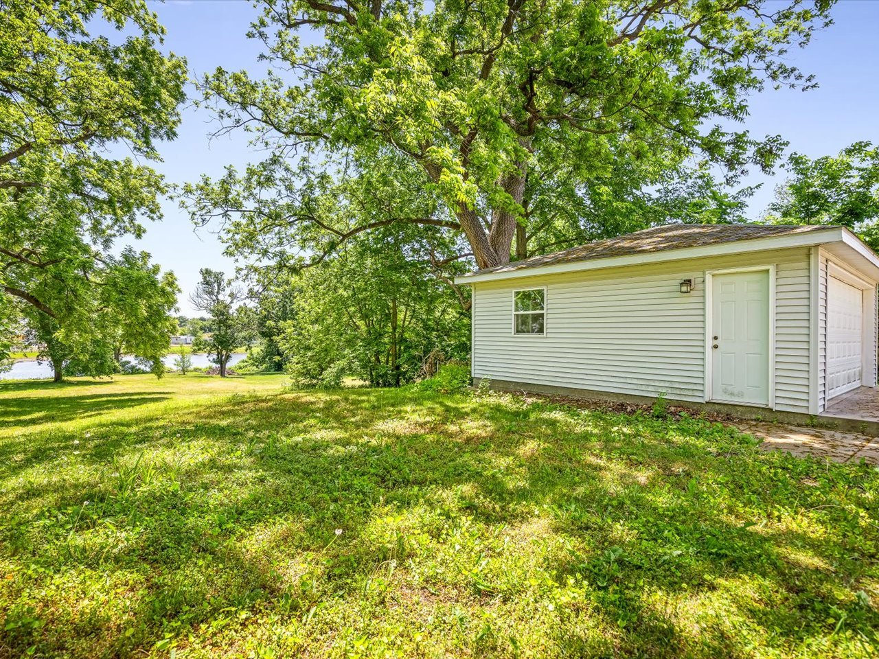 927 E Lincoln Avenue, Belvidere, IL 61008