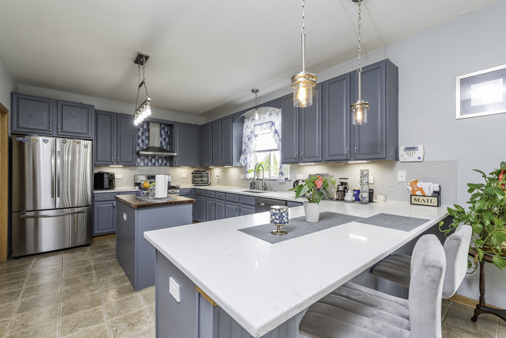 39689 LYNSEE Court, Beach Park, IL 60083