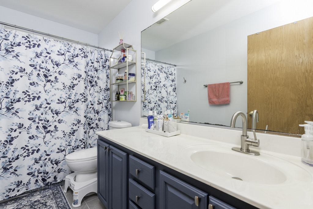 39689 LYNSEE Court, Beach Park, IL 60083