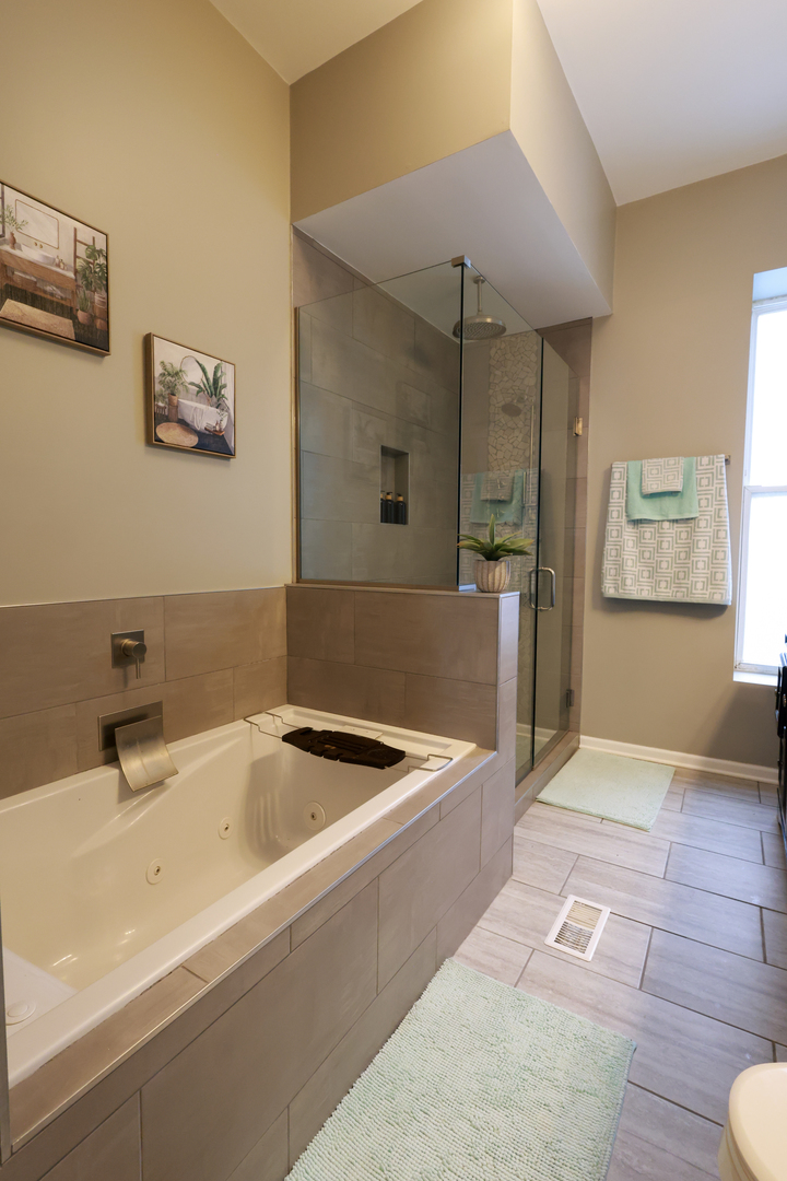 3651 S Giles Avenue, Chicago, IL 60653