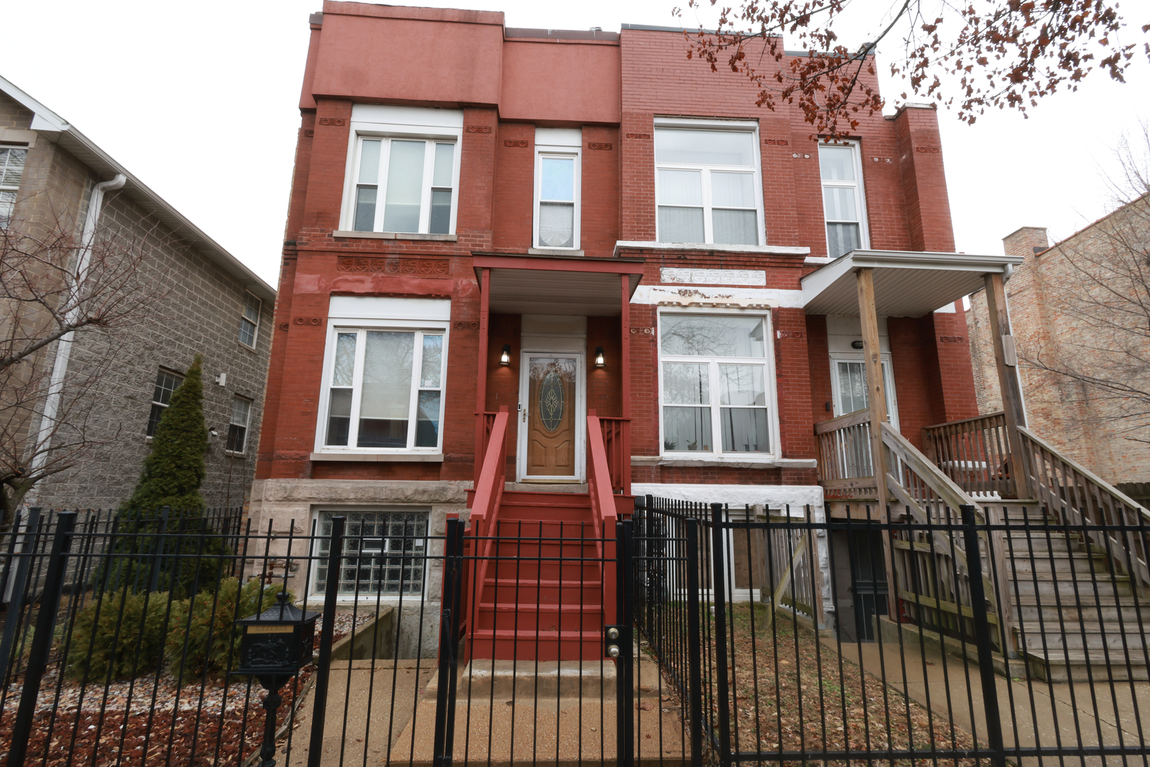 3651 S Giles Avenue, Chicago, IL 60653