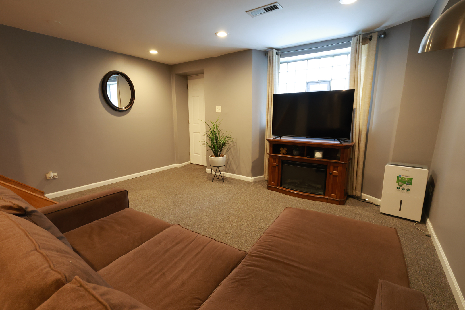 3651 S Giles Avenue, Chicago, IL 60653