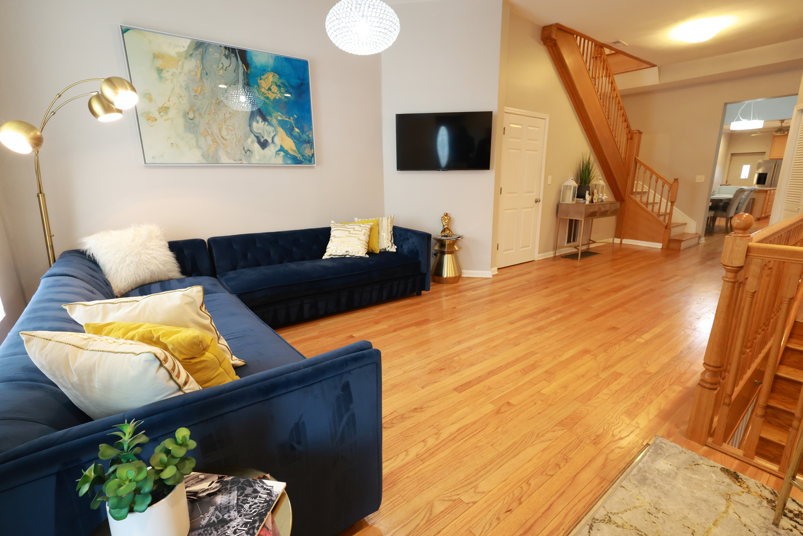 3651 S Giles Avenue, Chicago, IL 60653