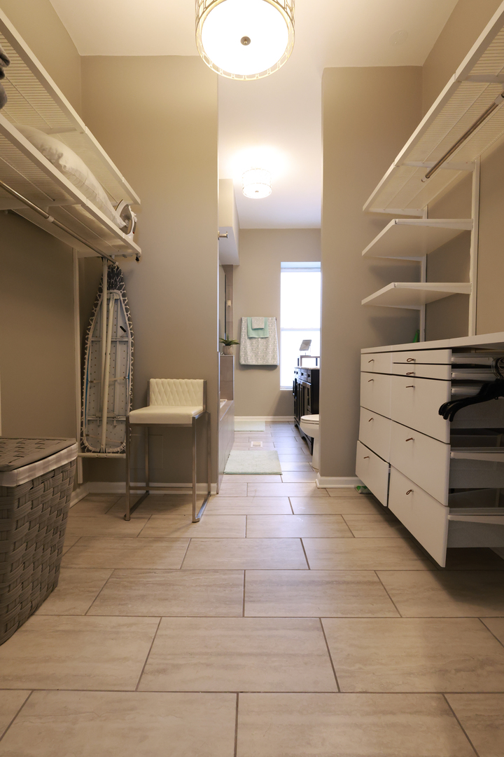 3651 S Giles Avenue, Chicago, IL 60653