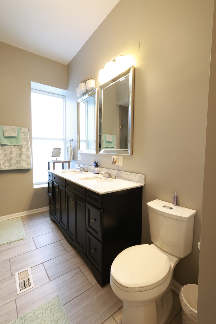 3651 S Giles Avenue, Chicago, IL 60653
