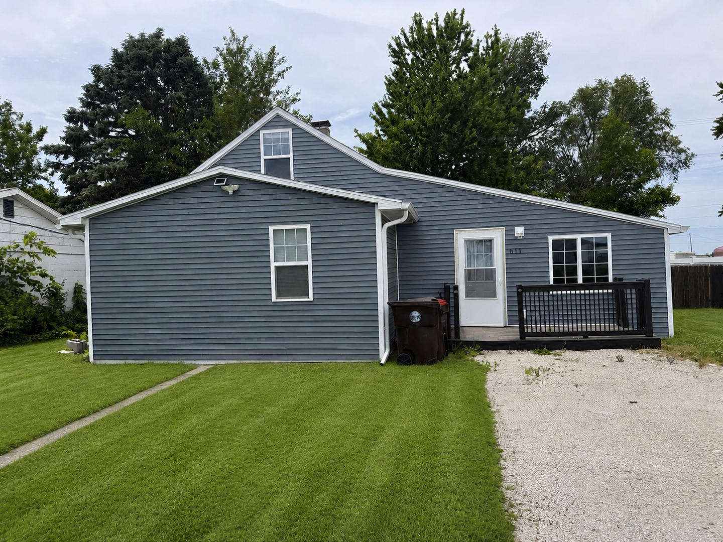 611 N Chestnut Street, Wapella, IL 61777