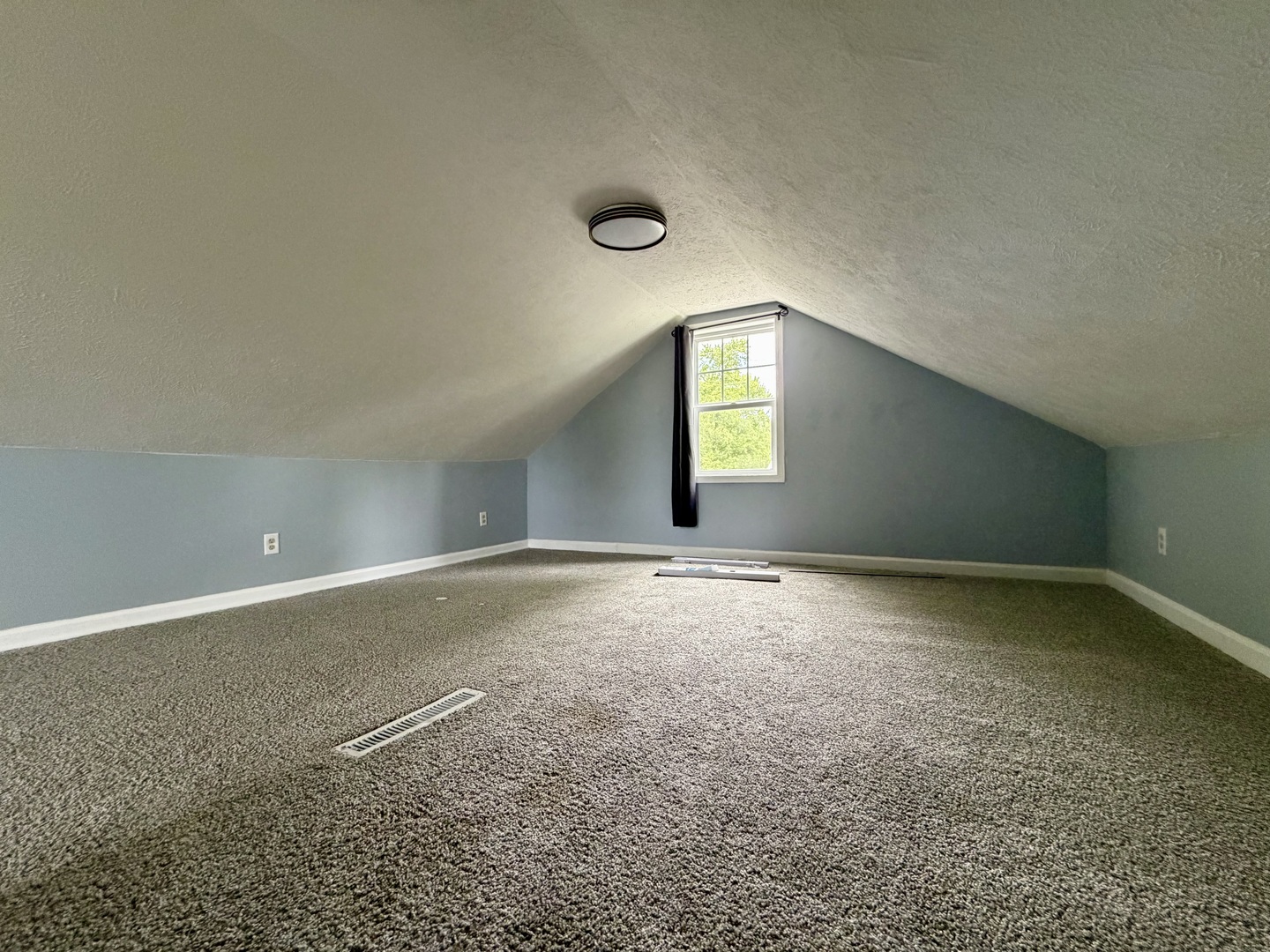 611 N Chestnut Street, Wapella, IL 61777