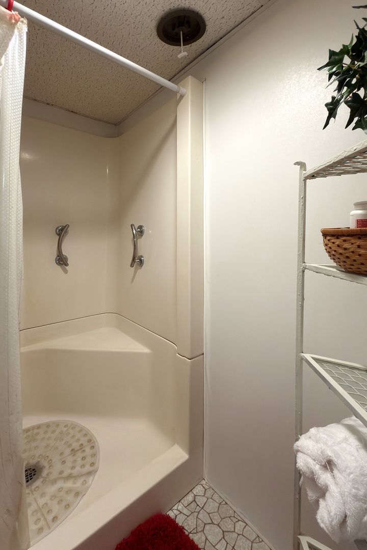 34841 N leonard Avenue, Ingleside, IL 60041