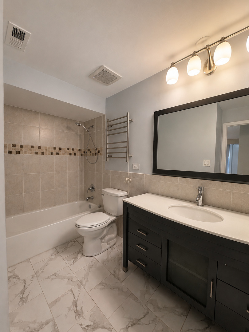 10640 S Brooklodge Lane #2B, Palos Hills, IL 60465