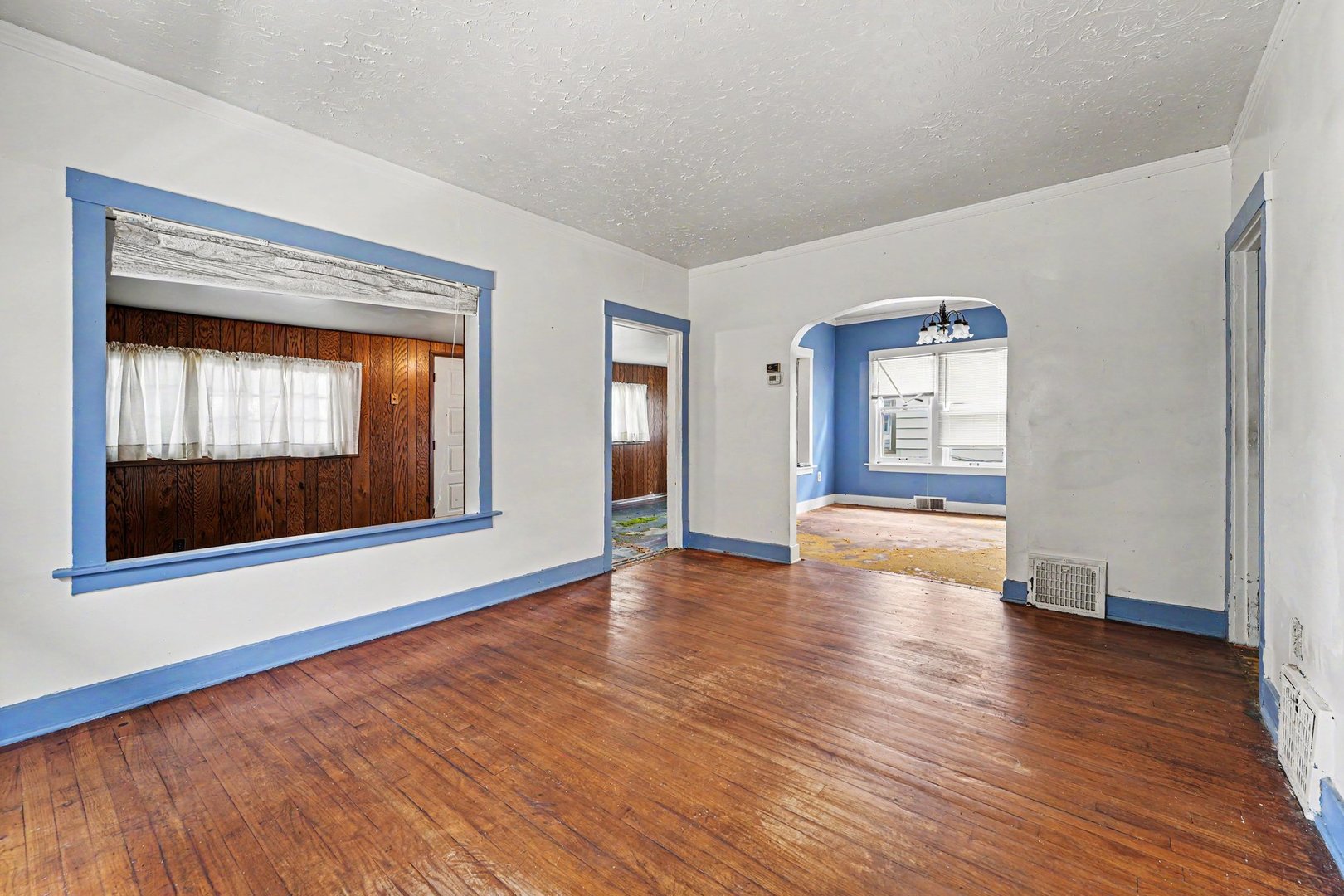 988 Wentworth Avenue, Calumet City, IL 60409